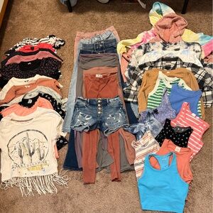 Huge Lot of Assorted Girls Tops, Shorts, Jeans, Leggings, Tanks in sz 10/12 L